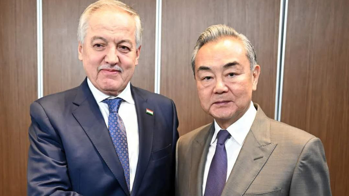 王毅会见塔吉克斯坦外长穆赫里丁 